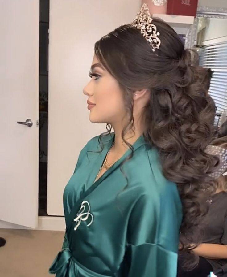 Blonde Quince Hair, 15 Half Up Half Down Hairstyles, Hair Down Hairstyles Quince, Quinceñera Hairstyles For Long Hair, Quince Hairstyles With Tiara, Down Hairstyles Quinceanera, Hairstyle For Quinceañera, Quince Hairstyles Medium Hair, Braid Hairstyles For Quinceanera