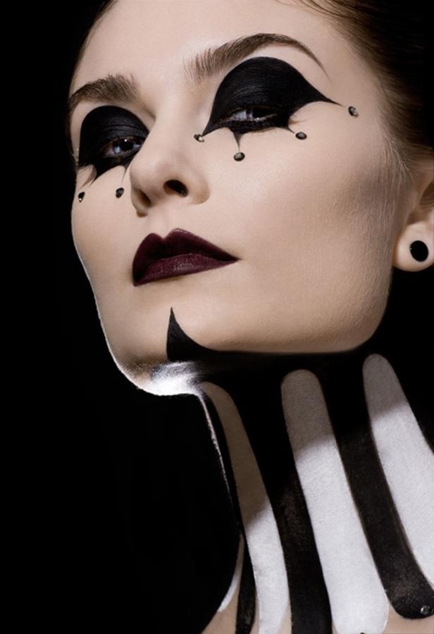 Pierrot American Horror Story Freakshow, Ahs Freakshow, Extreme Make-up, Circus Makeup, Fantasy Make-up, Makeup Clown, Halloween Make-up Looks, Black And White Makeup, Drag Make-up