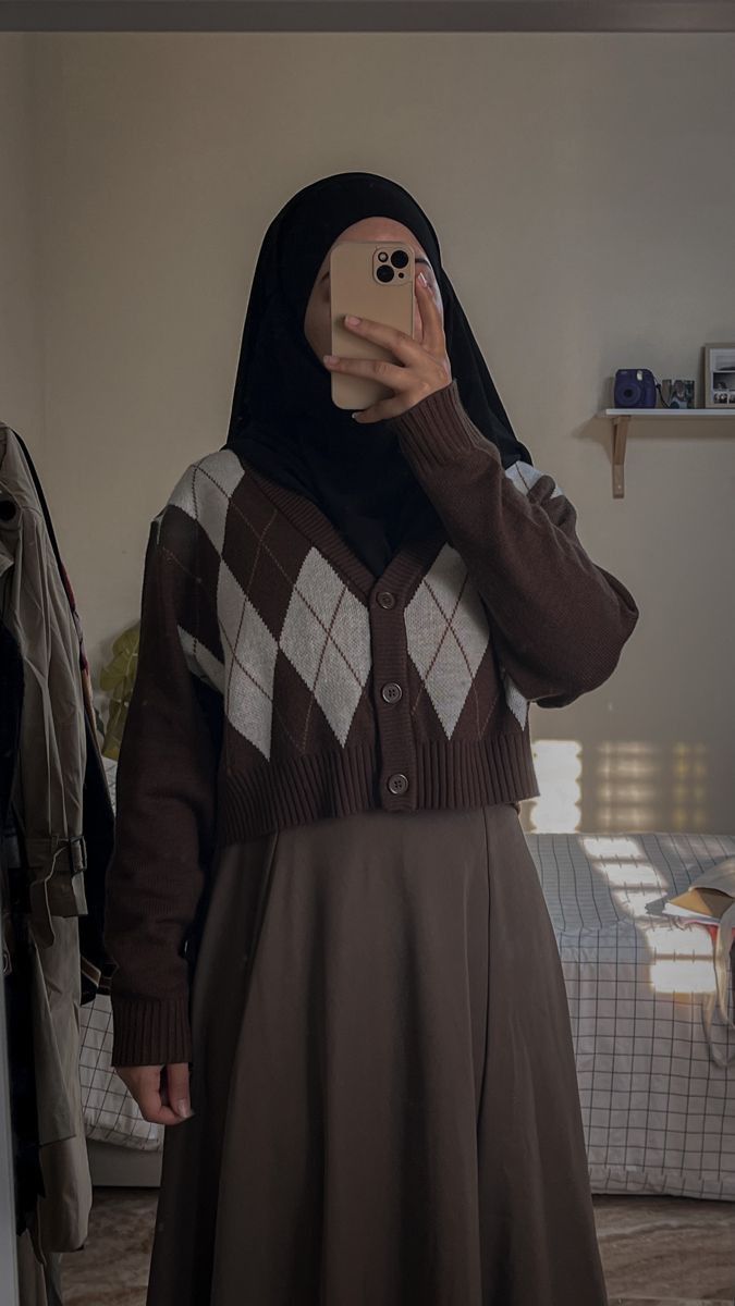 Hijab With Dress Outfit, Light Academia Hijab Outfit, Hijabi Academia Aesthetic, Modest Sweater Outfits, Christian Desktop Wallpaper Aesthetic, Christian Desktop Wallpaper, Muslimah Fashion Casual, Rok Outfit, Stylish Outfits Casual