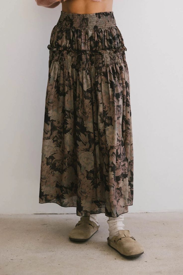 Elastic waist skirt Winter Maxi Skirt Outfit, 2024 Wardrobe, Winter Skirt Outfit, Maxi Skirt Outfits, Knit Maxi Skirt, Floral Maxi Skirt, Denim Maxi Skirt, Midi Skirts, England Uk