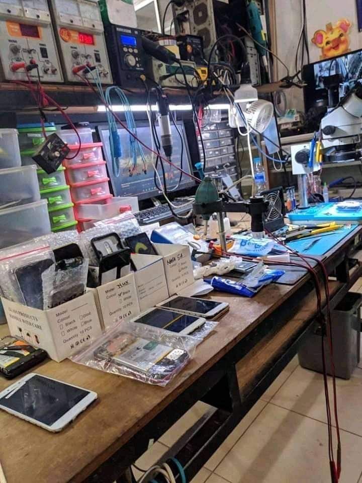 a table with many electronics on it in a room filled with other items and equipment