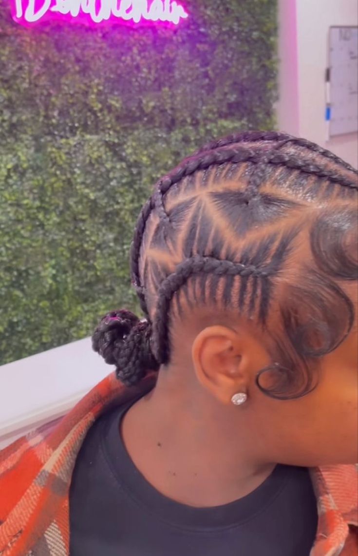 Stitch Braids With Fluffy Edges, Cornroll Braids For Black Women, 4 Feed In Braids Hairstyles With Bun, Straight Backs With Design Braids, Feed In Braids Designs, Six Braids, Stitch Braids With Design, Braided Hairstyles For Black Women Cornrows, Feed In Braids Hairstyles