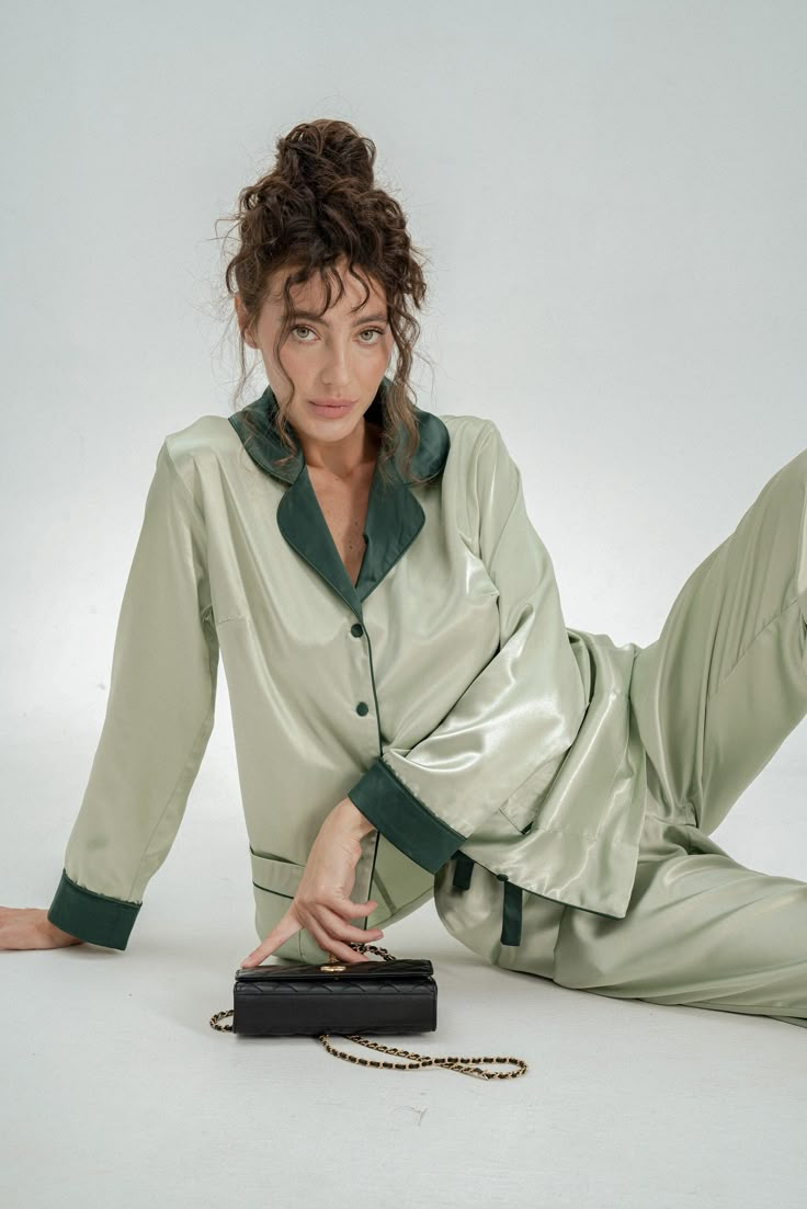 Now every day can be a pyjama day! Look like a goddess by wearing these silk pajamas at home! This personalised pajama set will make you look stunning no matter what :) ✂ About us: ♥ Est. 2017 ♥ Based in Lincolnshire, UK ♥ Handmade in Europe ♥ Small family run brand ♥ Handmade in Europe ♥ Sustainable and ethical production ♥ We support local craftsmanship ♥ Sizes for all body types ✂ About PJs: * Top and trousers * Trousers with pockets! * Long sleeves * Silky Satin * Contrast piping  * Comfortable loose fit ✂ Shipping: * Fast UK delivery in 1 - 2 days * We ship worldwide! * Returns accepted 🌸 Due to high demand processing time for custom and personalised items take extra 15-21 working days. 🌸 Please note: custom and personalised items are not refundable.  ✂ Size Chart: ‣ S fits UK size Satin Pyjama Set Long, Pajamas Gift Box Ideas, Elegant Pajamas For Women, Women Pajamas Set, Satin Pajamas Outfit, Night Suit Aesthetic, Satin Pajamas Aesthetic, Satin Sleepwear Pajama Set, Pretty Pyjamas