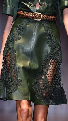 Stile Casual Chic, Gucci Spring, Looks Chic, Leather Dresses, 2015 Fashion, Mode Inspiration, Green Leather, Street Styles, Fashion Details