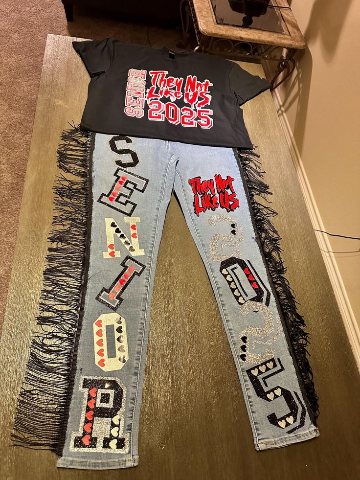 Senior set for the class of 2025 seniors! Our custom shirts, sweatshirts. Jeans, shirts and jogging set. The design will be changed to 2025. Senior Jeans Painted 2025, Senior Painted Jeans, Senior Pants, Senior Year Diy, Senior Outfits, Senior Jeans, Senior Stuff, Graduation Backdrop, Senior Photo Outfits