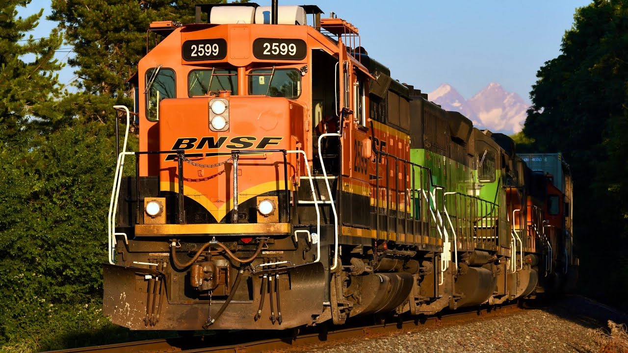 Railroad Locomotives - BNSF Interesting Lash Ups - CoasterFan2105