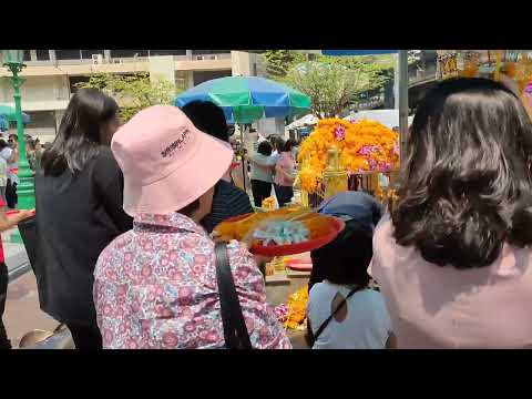 Erawan Shrine, Bangkok, Thailand - YouTube