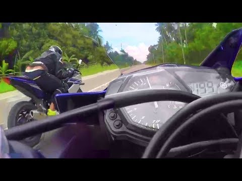 Yamaha YZF R3 running at Top speed