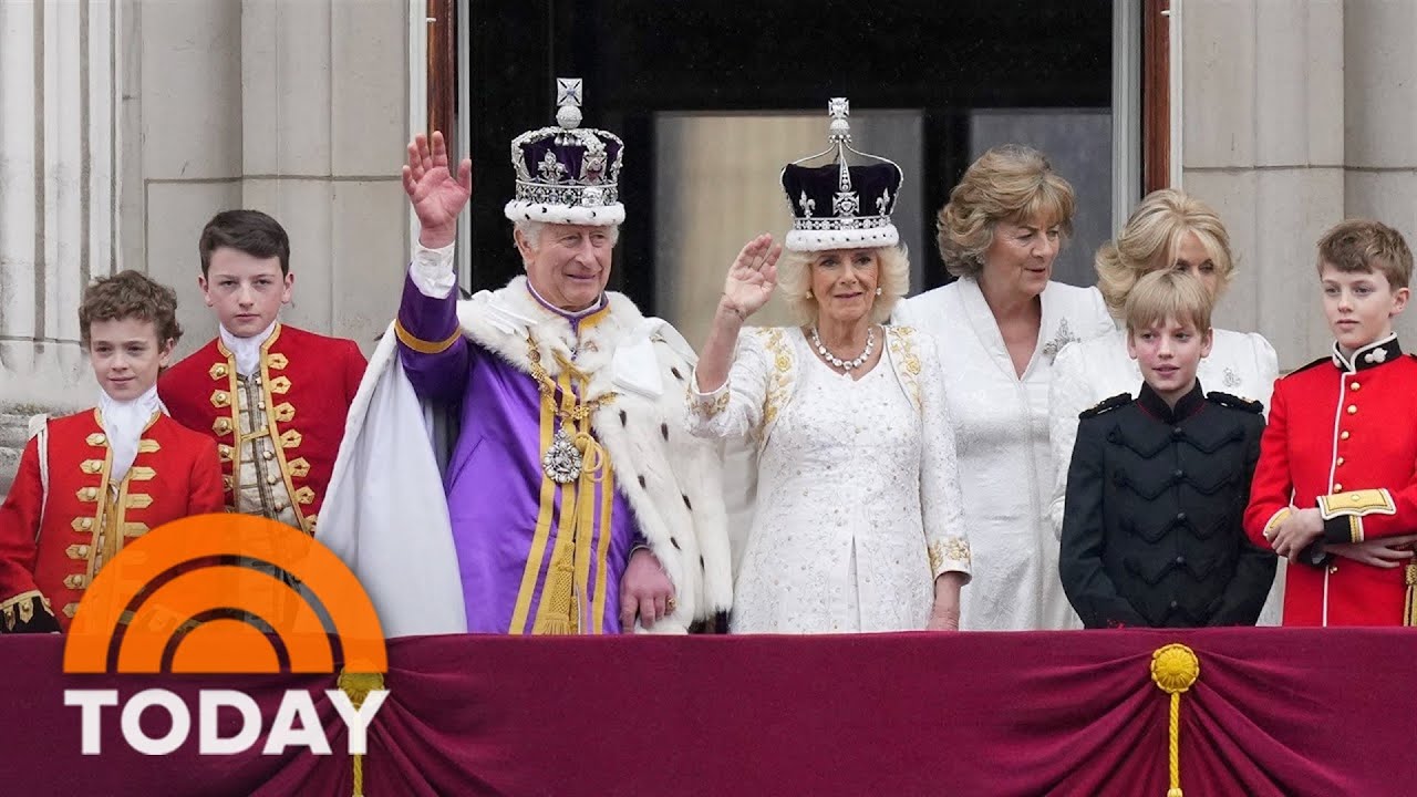 See the royal family together on Buckingham Palace balcony - YouTube