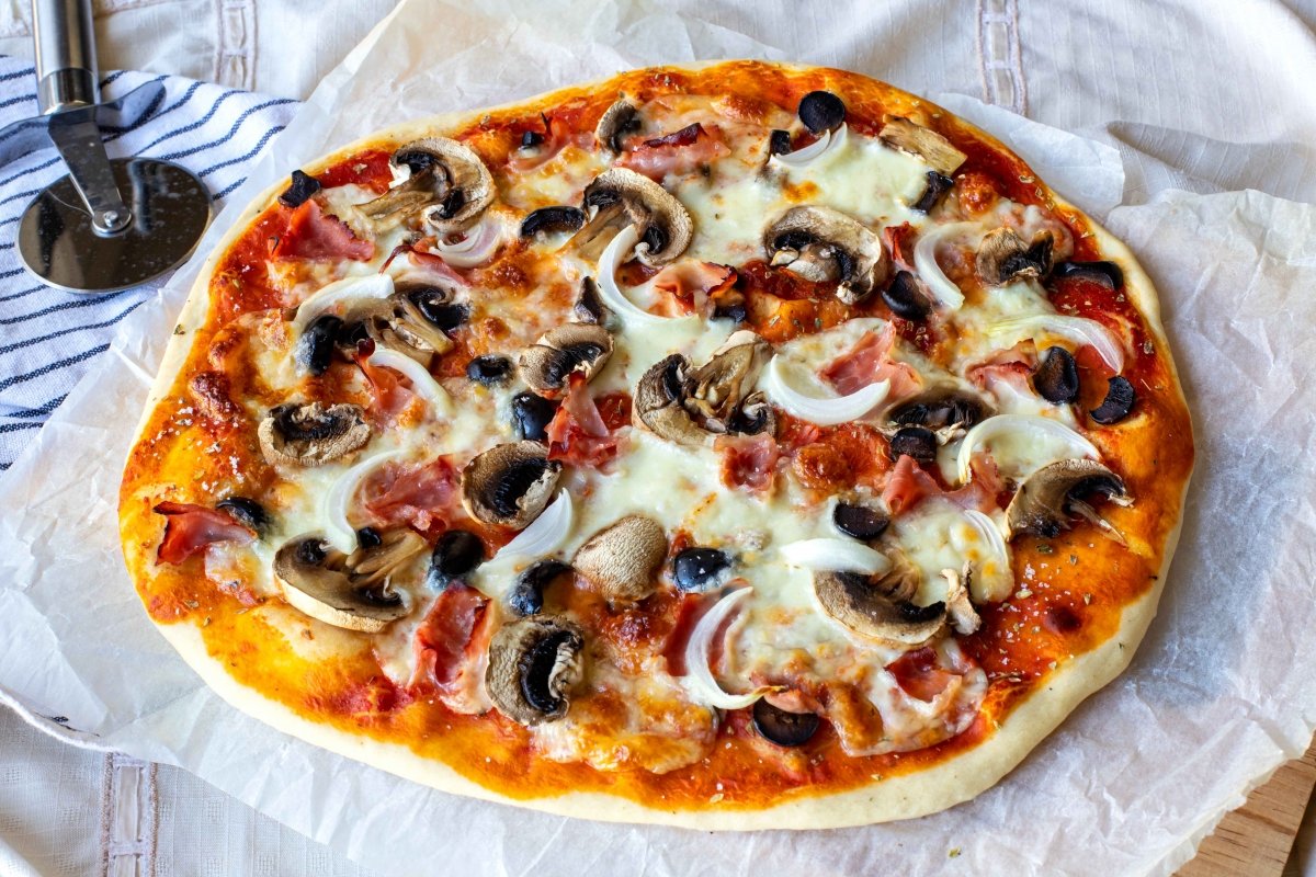 Pizza romana, la tradicional receta crujiente y tostada