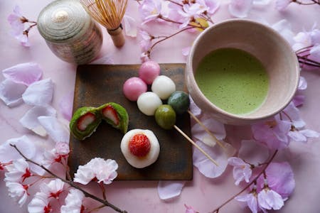 Would you like to experience mochi to fully immerse yourself in Japanese culture at Sangenjaya, 5 minutes from Shibuya?