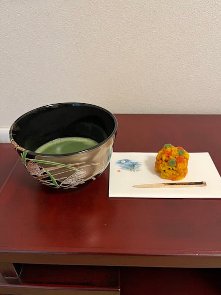 Let’s try Japanese traditional cultures!!
“Making Japanese sweets”
“Trying Japanese tea ceremony”at home in Yokohama suburban Tokyo.