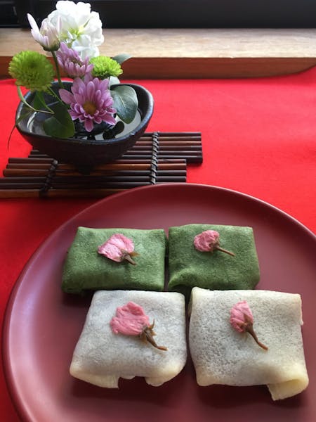 Classroom for making matcha and Sakura Mochi, wearing yukata at fujisawa