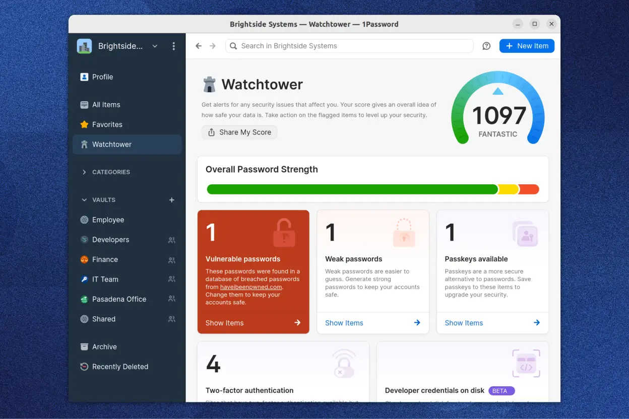 App do 1Password exibindo o recurso Watchtower para alertas de segurança. A pontuação de segurança é 1097, marcada como "Fantástica". A tela mostra a força geral da senha, 1 senha vulnerável, 1 senha fraca, 1 chave-senha disponível e 4 opções de autenticação de dois fatores.