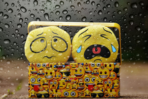 Smile Cry Box (2560x1600) Resolution Wallpaper