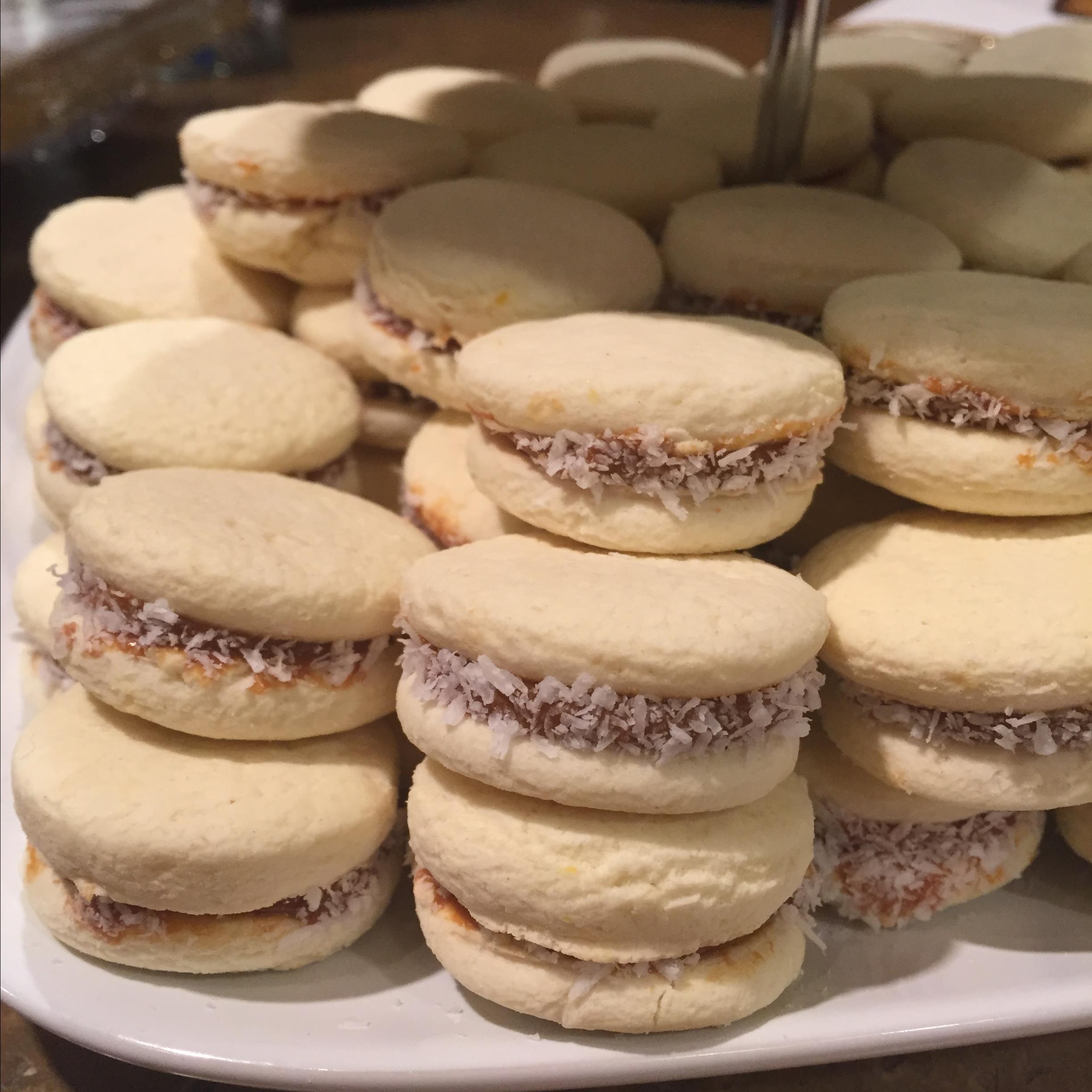 Gluten-Free Sandwich Cookies with Dulce de Leche (Alfajores)_image