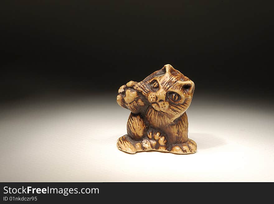 Netsuke cat