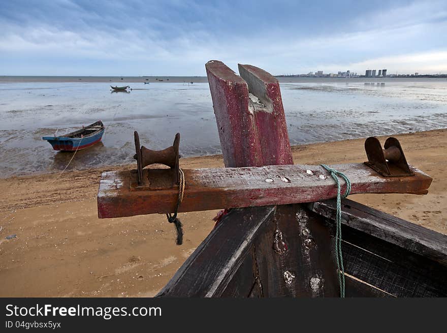 Ships on a beach, facing the sea. Ships on a beach, facing the sea.