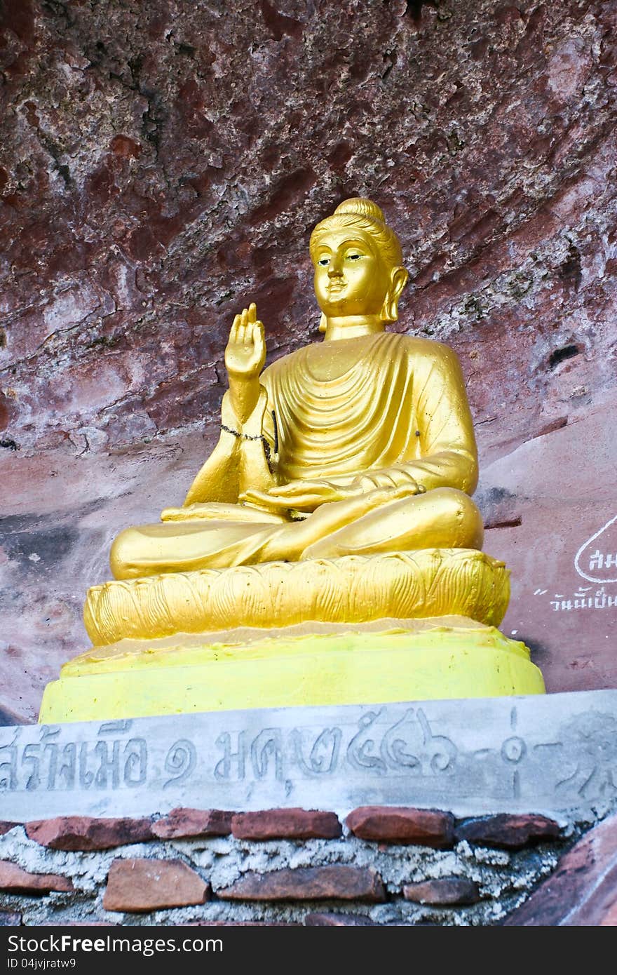 Buddha is respected Thai spiritual bond. Buddha is respected Thai spiritual bond.