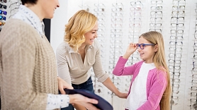 Kā izvēlēties brilles bērnam? Iesaka optometriste