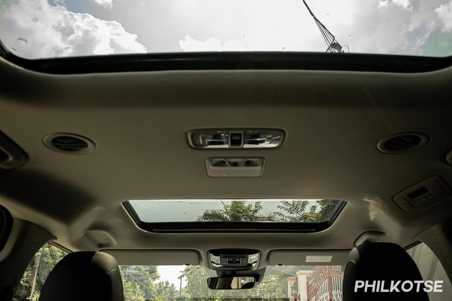 A picture of the Kia Carnival's sunroofs