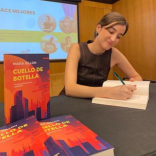María Dillon, premio de Novela Joven con 'Cuello de botella'
