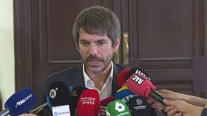 El ministre de cultura, Ernest Urtasun, atn els mitjans de comuncaci a Barcelona