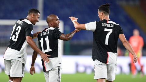 Danilo, Douglas Costa y Cristiano Ronaldo en la Juventus | Foto: AFP