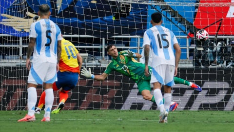 Gol de James Rodríguez a Argentina por Eliminatorias- Foto: EFE