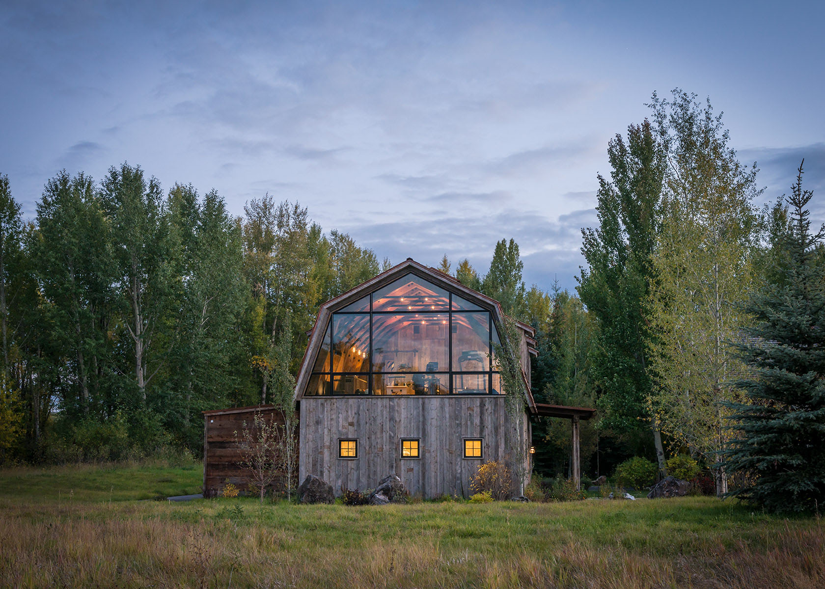 Rustic Wooden Barn House in Wyoming with Modern Interior Elements ...