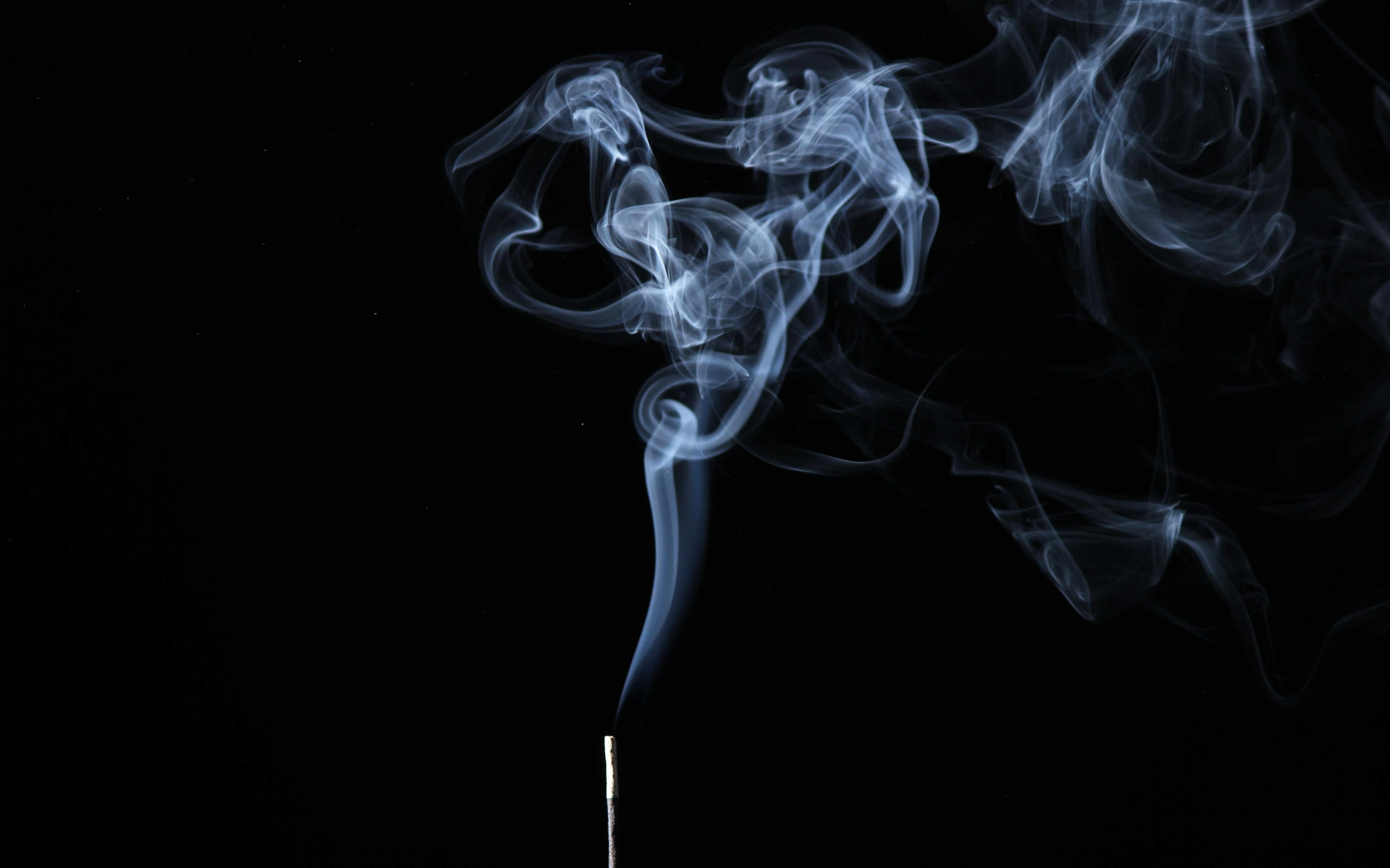 Smoke on black background 3840x2400 wallpaper | Download link