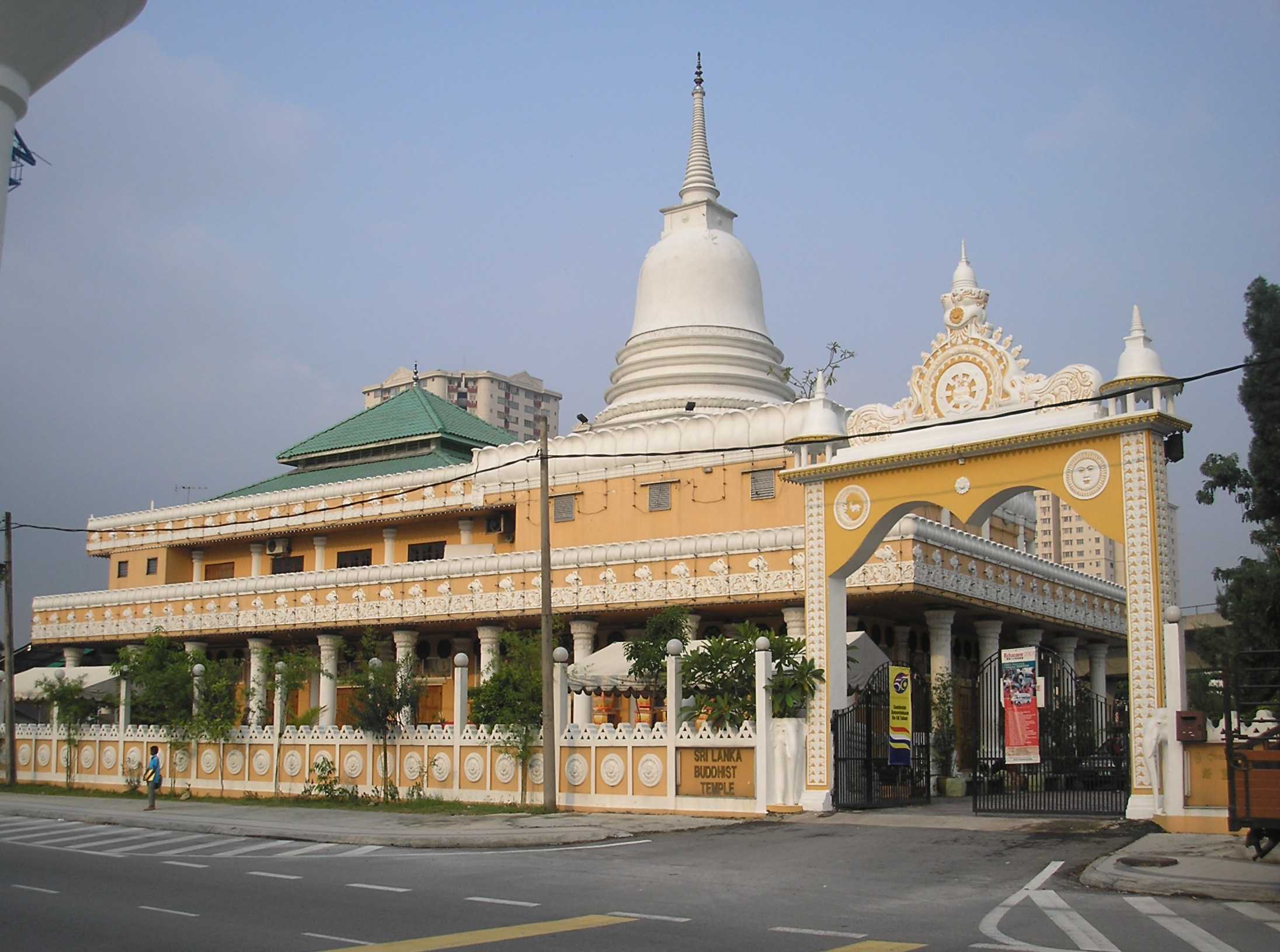 File:Sri Lanka Buddhist Temple (from Lorong Timur), Sentul, Kuala ...