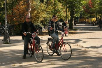 Cycling and Hanging out in AMS 17Oct05 - 4