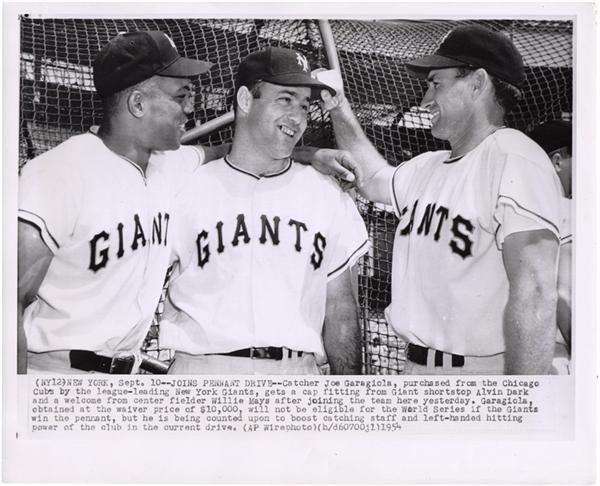 Willie Mays - WILLIE MAYS (b. 1931) : Gargiola joins pennant drive, 1954