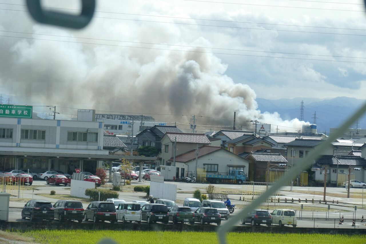 事件事故・災害速報ニュース
      【火事情報まとめ】富山県高岡市能町 万葉線 能町口駅南側付近で煙あがる火災 11月10日 #富山 #高岡市