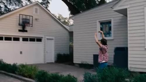 A basketball star switches talent with a klutzy 16-year-old fan.