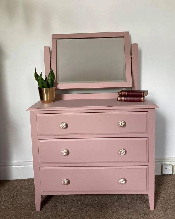 Frenchic Paint Dusky Blush maalattu lipasto sävy