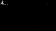 a black background with white text that says ' nguoi ta noi anh như thang dien '