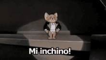 a cartoon mouse in a tuxedo is standing on a stage and says `` mi inchino ! ''