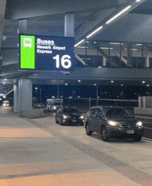 a sign that says buses newark airport express 16 on it