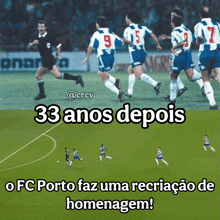 a picture of a soccer game with the words 33 anos depois