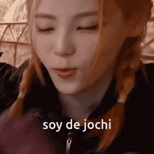 a close up of a woman 's face with the words soy de jochi written on the bottom