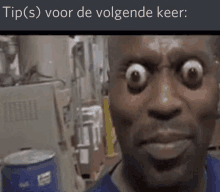 a close up of a man 's face with the caption " tip ( s ) voor de volgende keer "