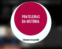 a red circle with the words prateleiras da historia in white letters