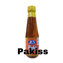 a bottle of je 's patis sauce has a yellow cap on it