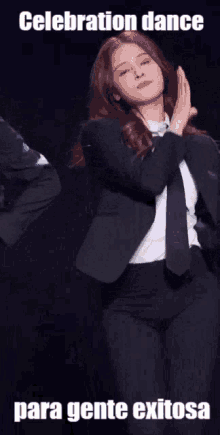 a woman in a suit and tie is dancing with the caption celebration dance para gente exitosa .