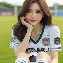 a girl wearing a white shirt that says musseumbola on it