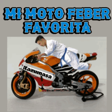 a man on a motorcycle with the words mi moto feber favorita on the top