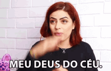 a woman with red hair says meu deus do ceu .