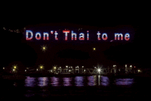 a sign that says do n't thai to me